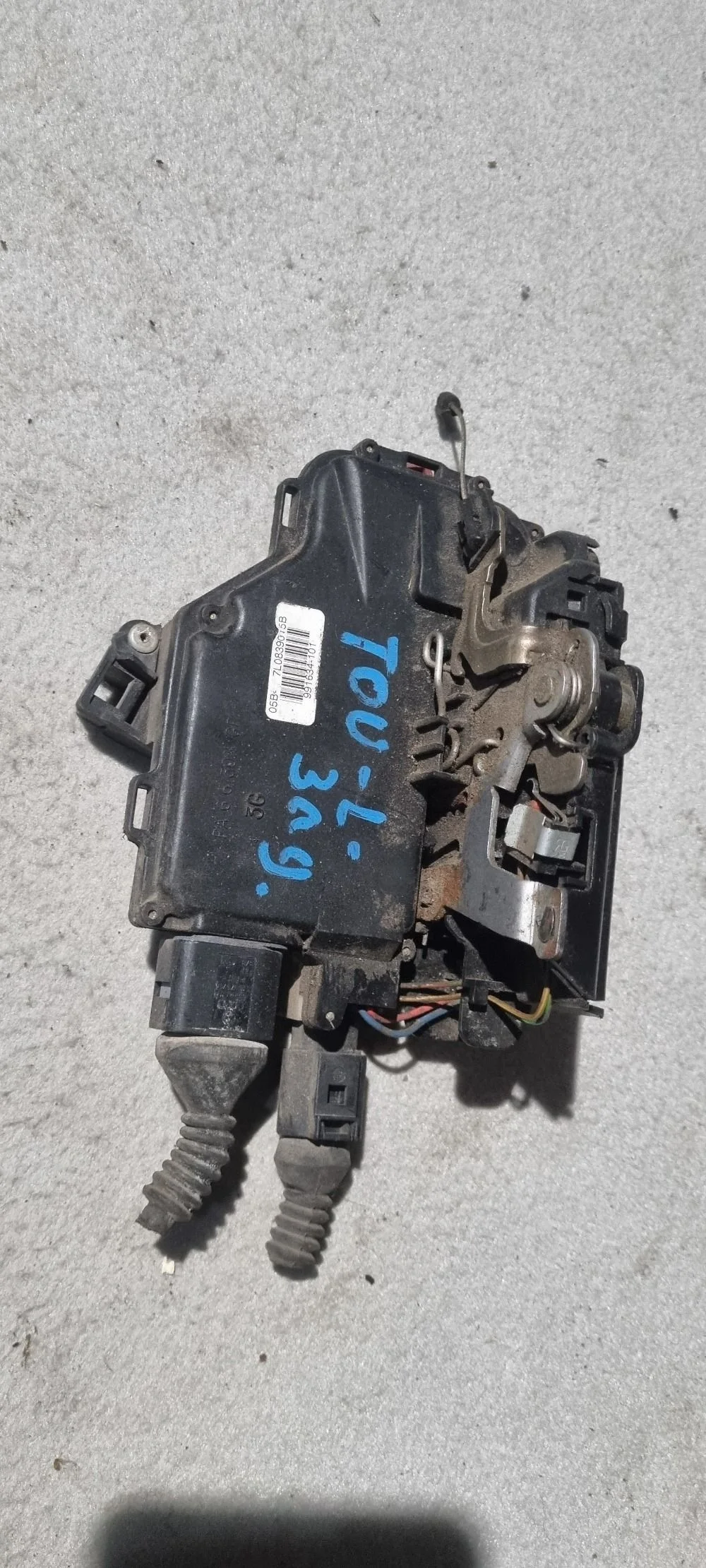 Замок двери задней левой для VW Touareg 2002-2010