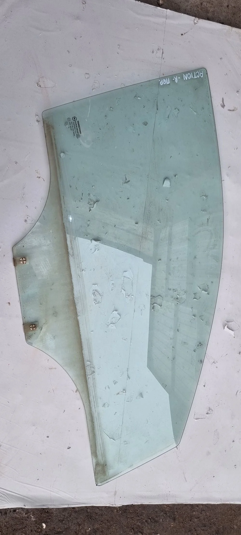 Стекло двери передней правой для Ssang Yong Actyon