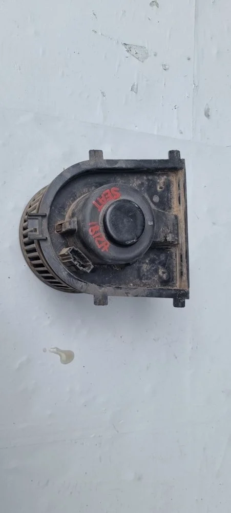 Моторчик отопителя для Seat Ibiza II 1999-2002