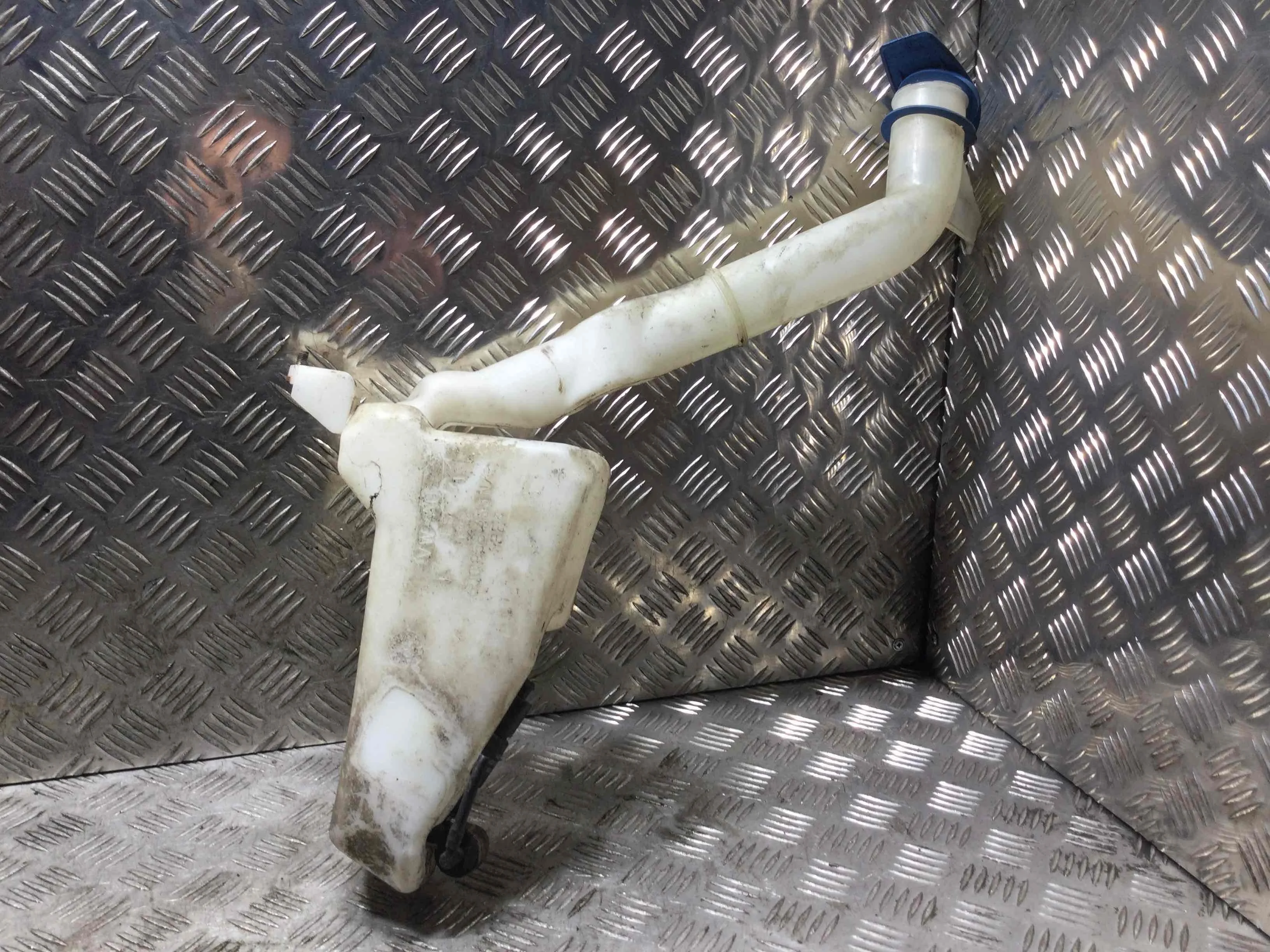 Бачок омывателя Volkswagen Polo 4 поколение (2001-2005) бензин 1.2 i Механика Х/б