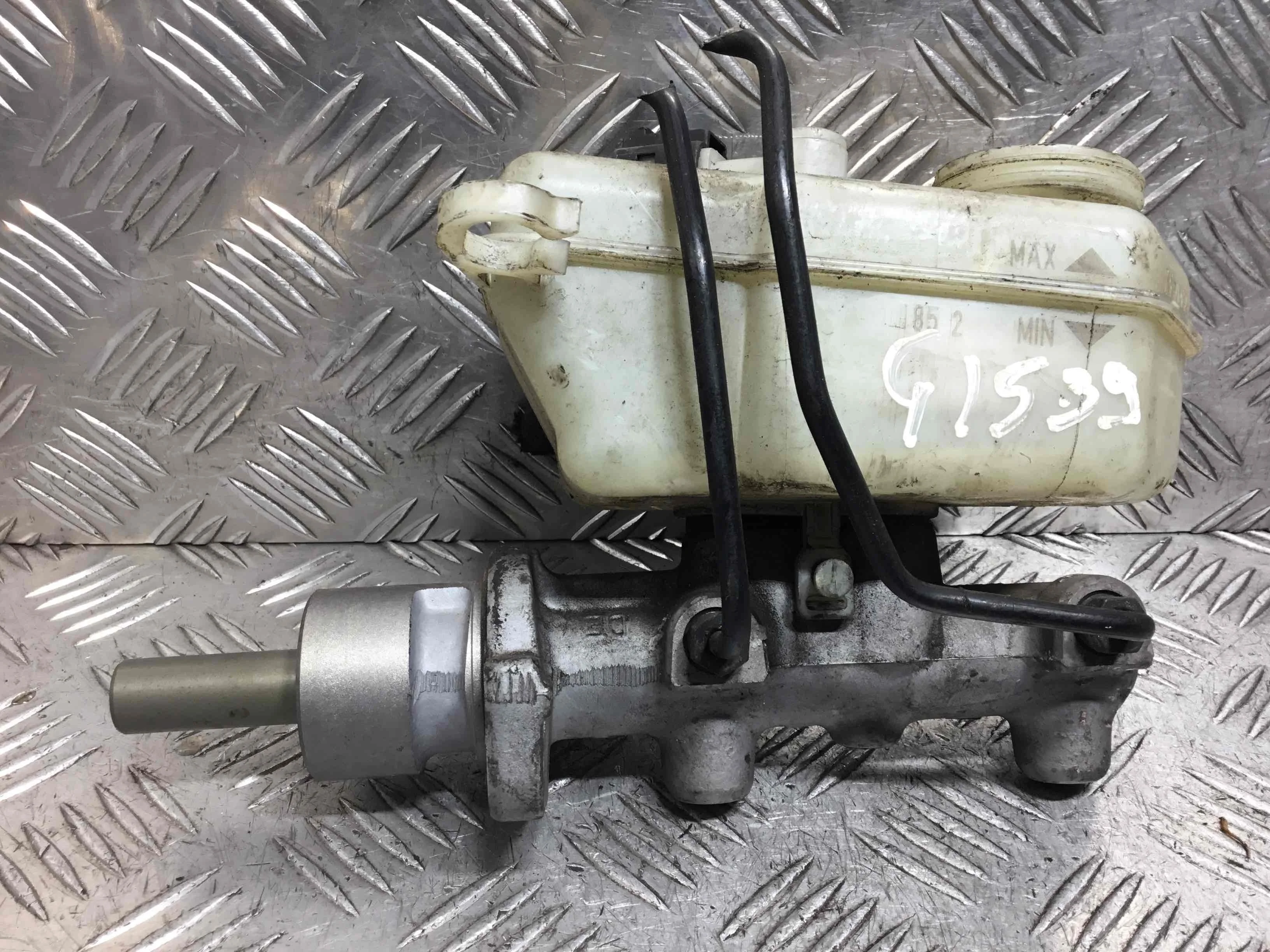 Цилиндр тормозной главный Volkswagen Polo 4 поколение (2001-2005) бензин 1.2 i Механика Х/б