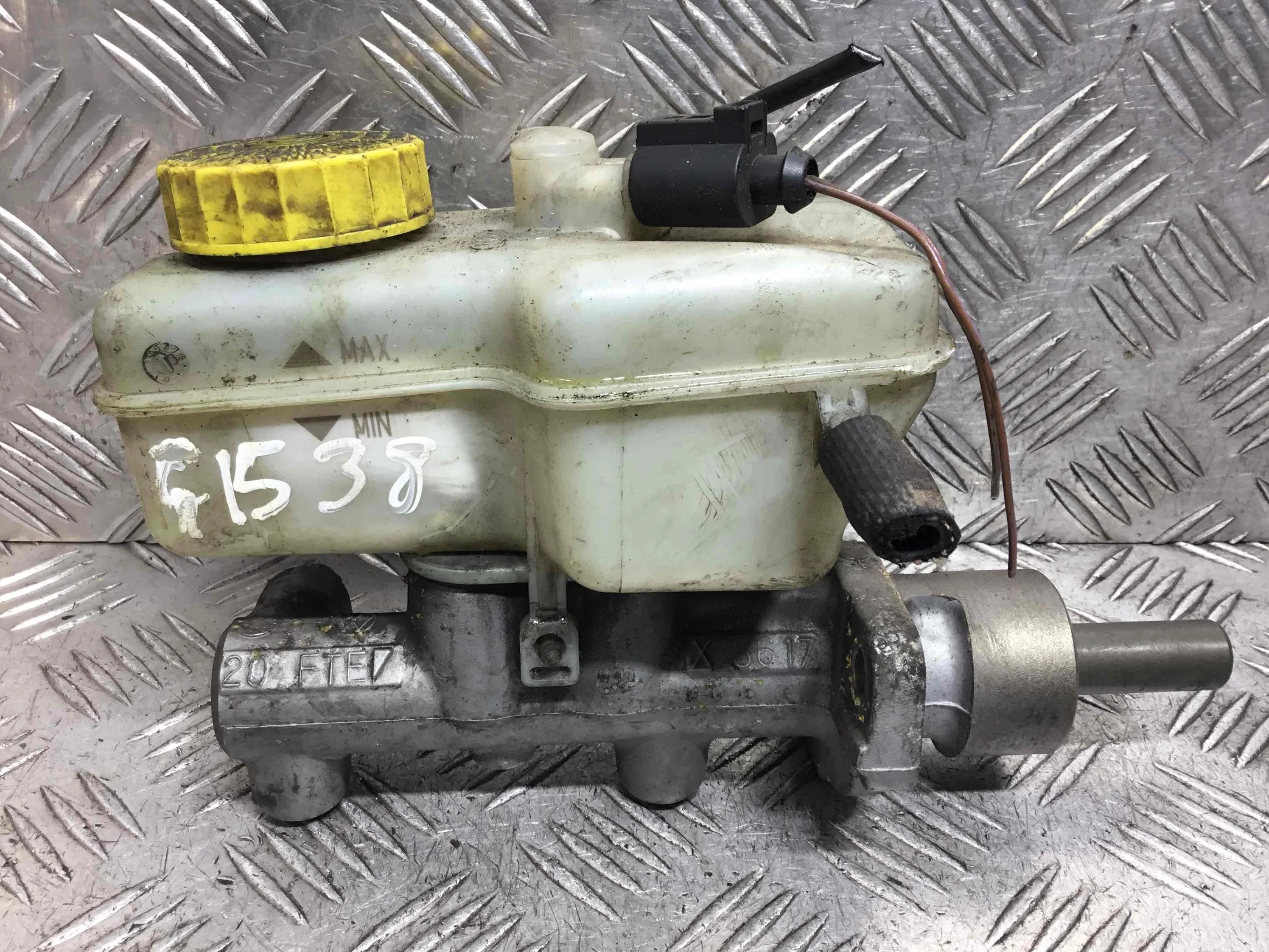 Цилиндр тормозной главный Volkswagen Polo 4 поколение (2001-2005) бензин 1.4 i Механика Х/б