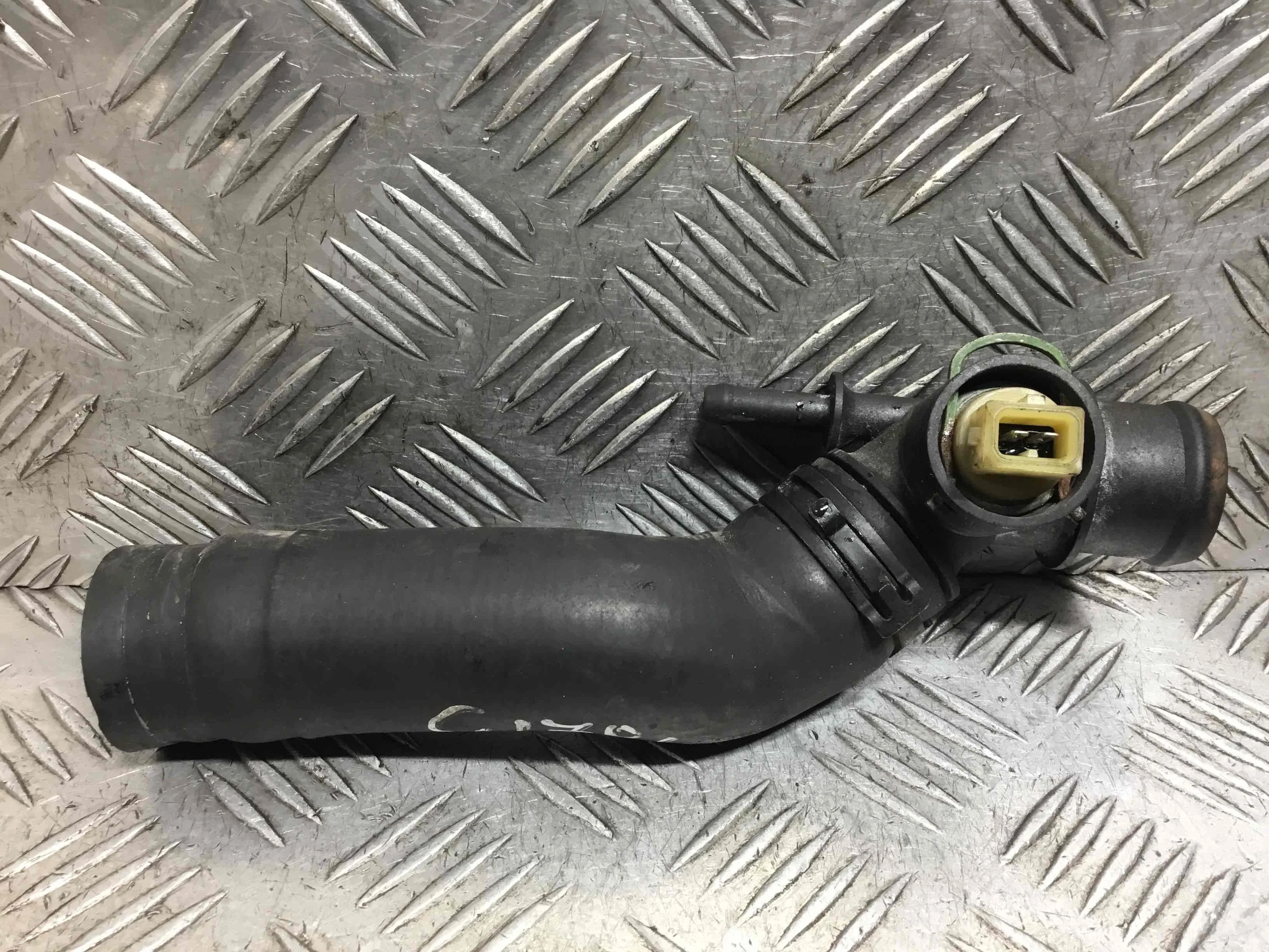 Фланец (тройник) системы охлаждения Volkswagen Golf 4 поколение (1997-2004) дизель 1.9 TDI Механика Х/б