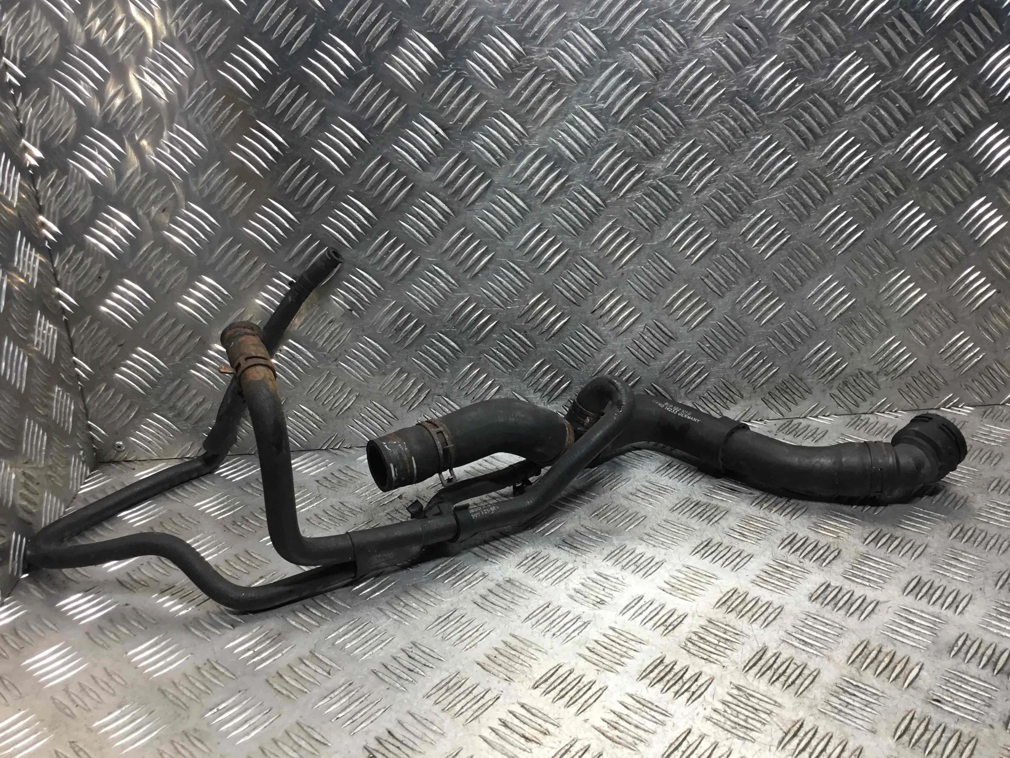 Фланец (тройник) системы охлаждения Audi A3 8L (1996-2000) бензин 1.8 Ti Механика Х/б