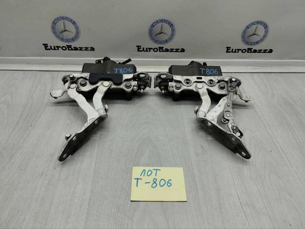 Петля капота Mercedes W204 Coupe