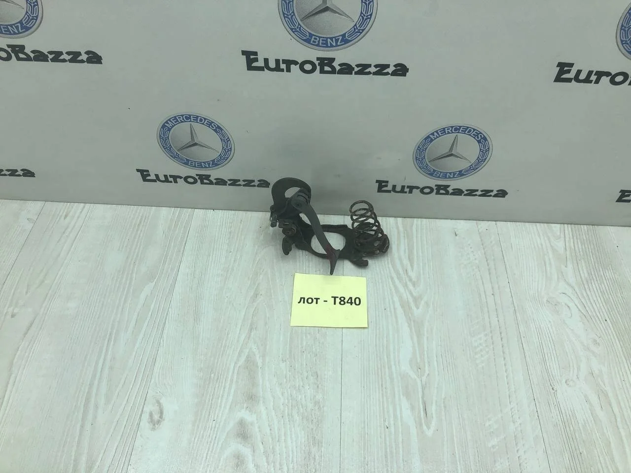 Замок капота Mercedes W202