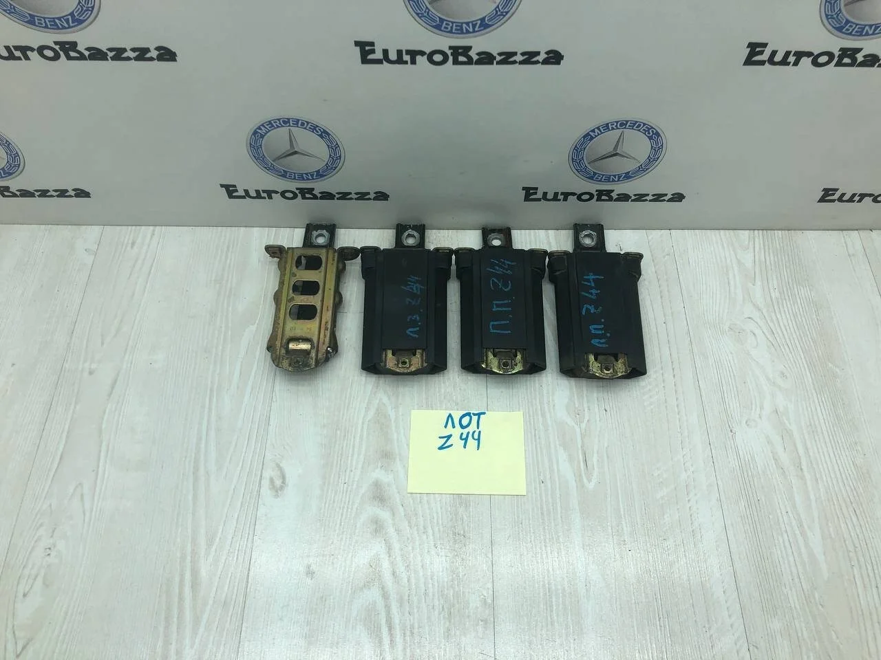 Ограничитель двери Mercedes W210