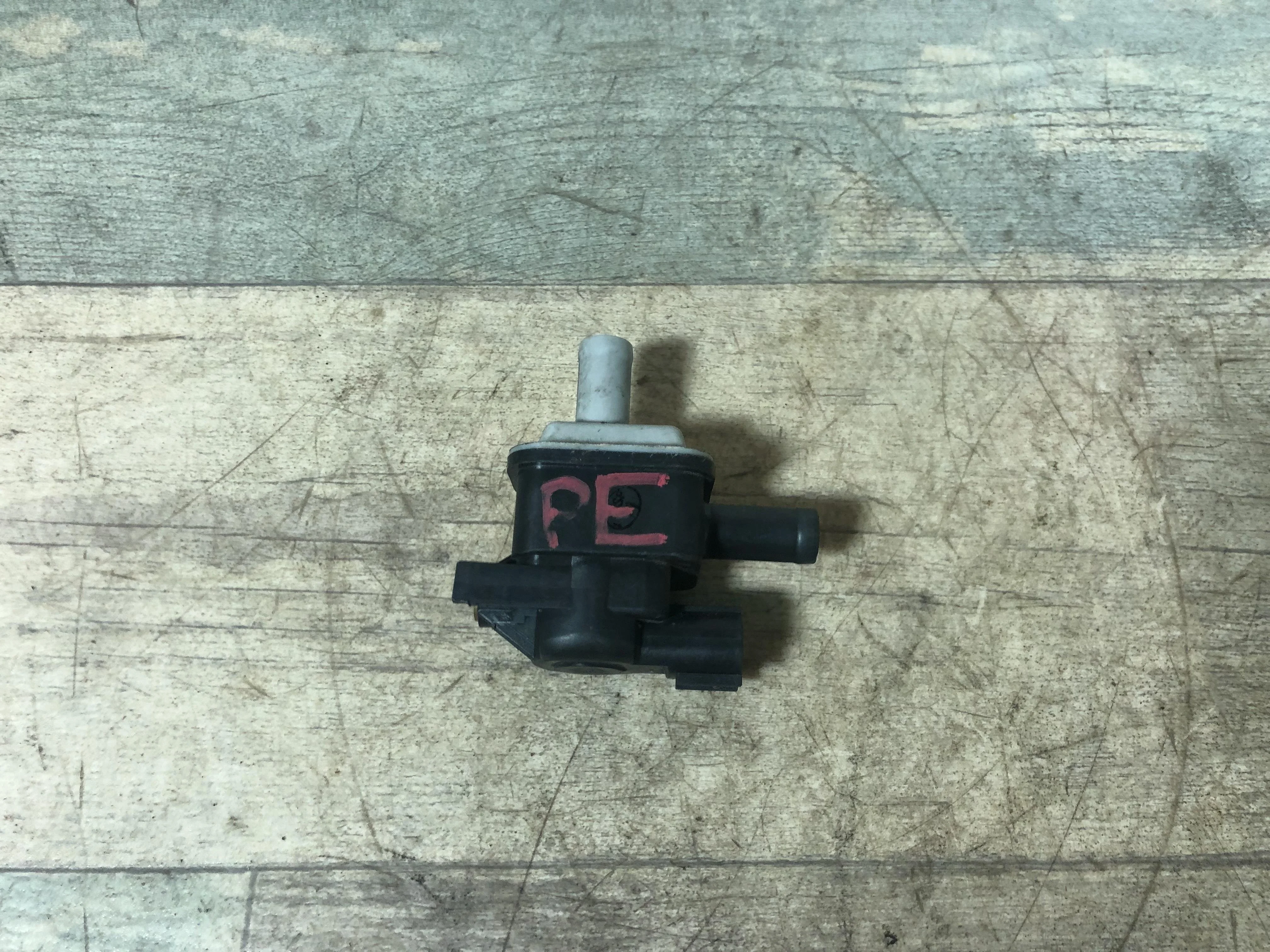 Клапан вентиляции топливного бака PE CX-5