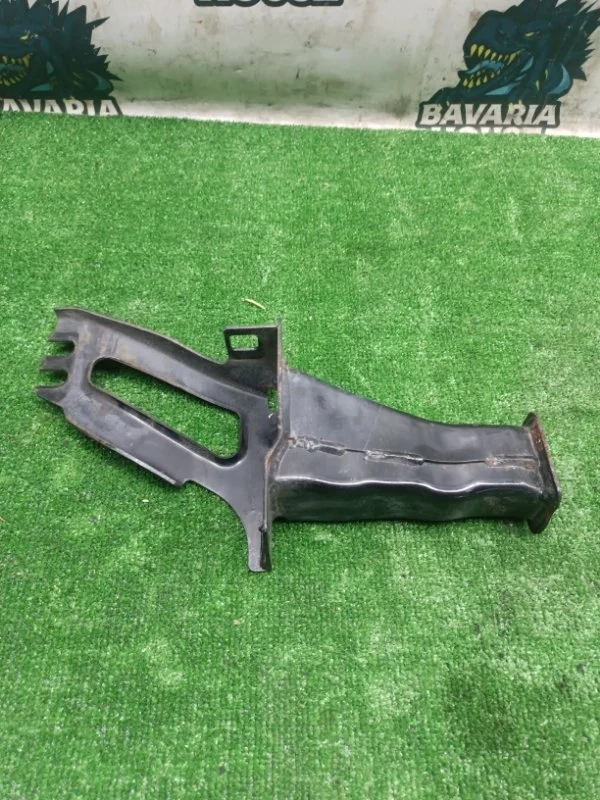 Кронштейн усилителя переднего бампера Volvo XC60 2011 31329436 B4204T6, правый