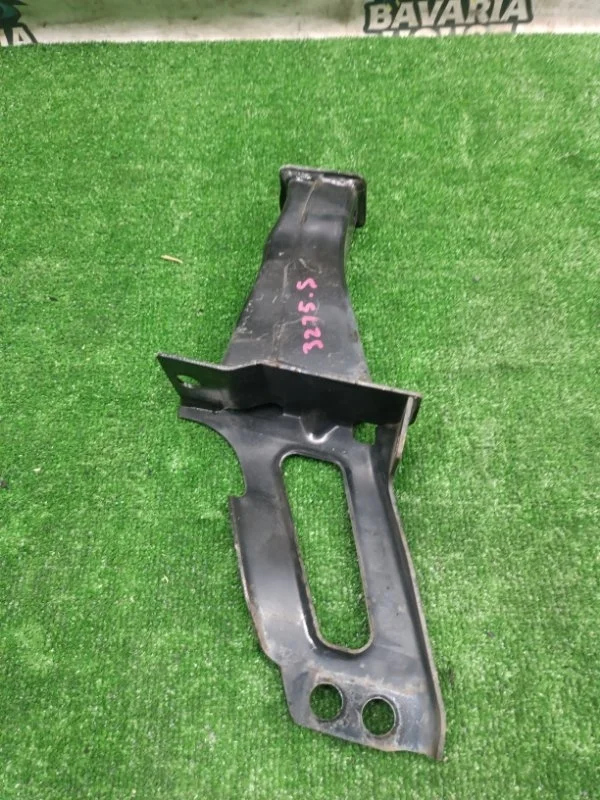 Кронштейн усилителя переднего бампера Volvo XC60 2011 30760140 B4204T6, левый