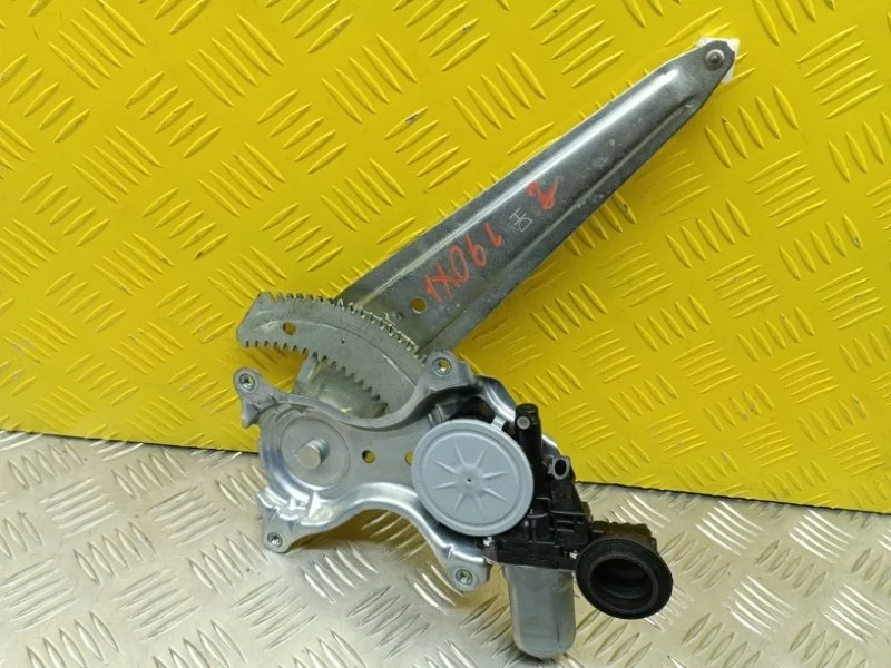 Стеклоподъемник электр. задний левый Toyota Rav 4 (Ca40) (2012-2019) 2013 6980442050 2.0 D 1ADFTV