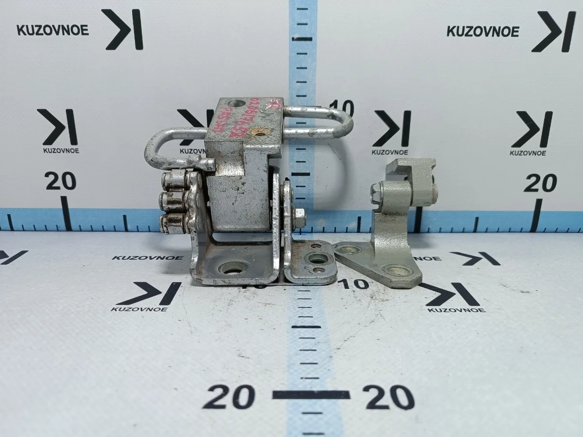 Петля двери Volkswagen Passat 2012 362