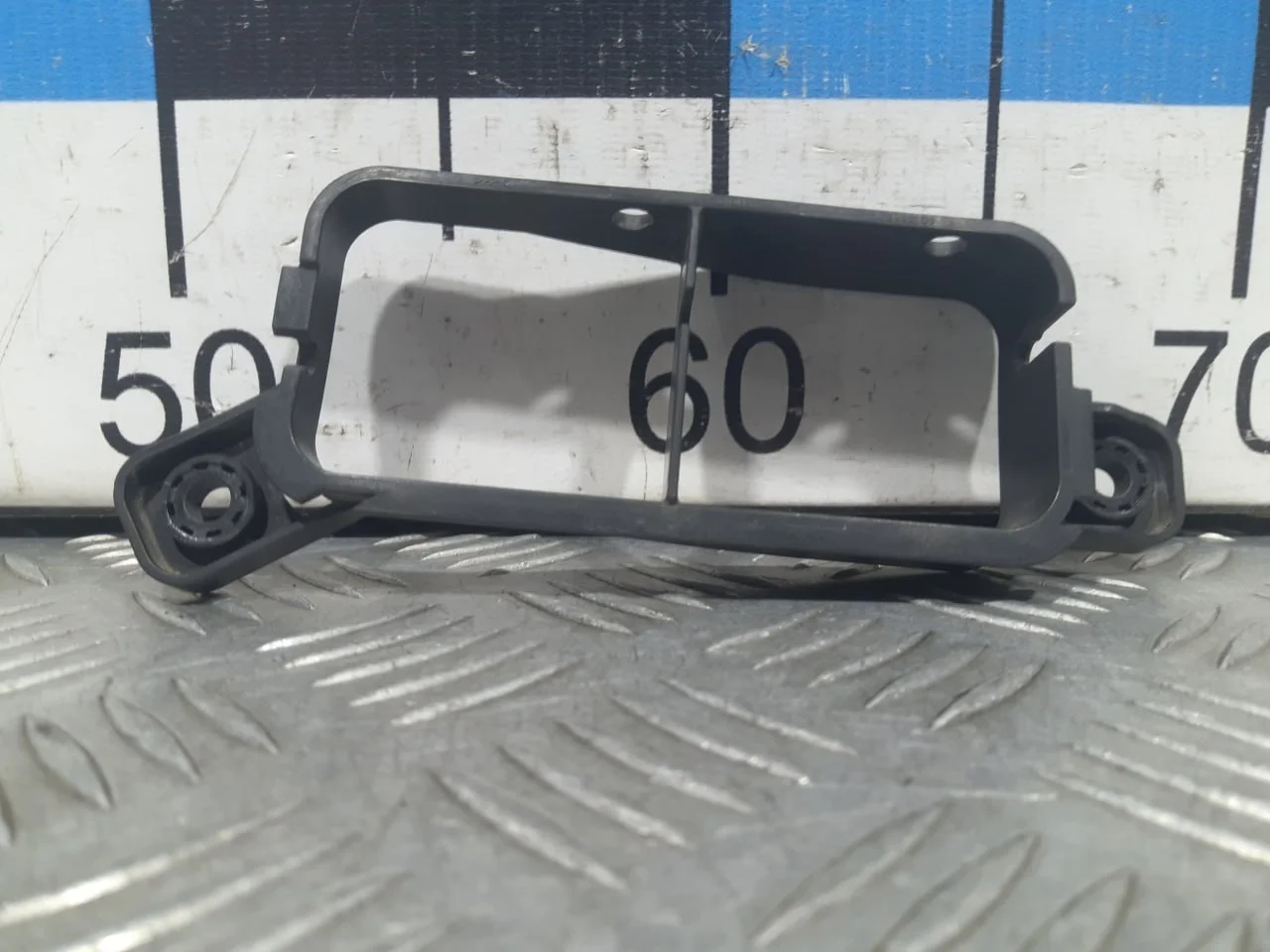 [Б/У] Воздуховод радиатора правый [Код: 00526729 ]