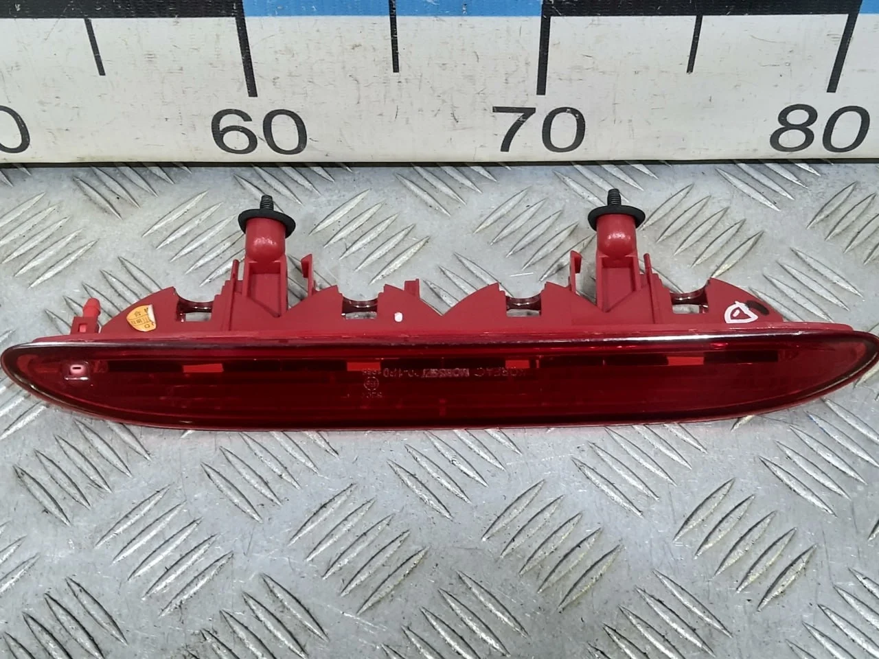 [Б/У] Фонарь задний стоп сигнал - (Состояние: заклеены трещины) [Незначительные дефекты] [Код: 00526228 ]