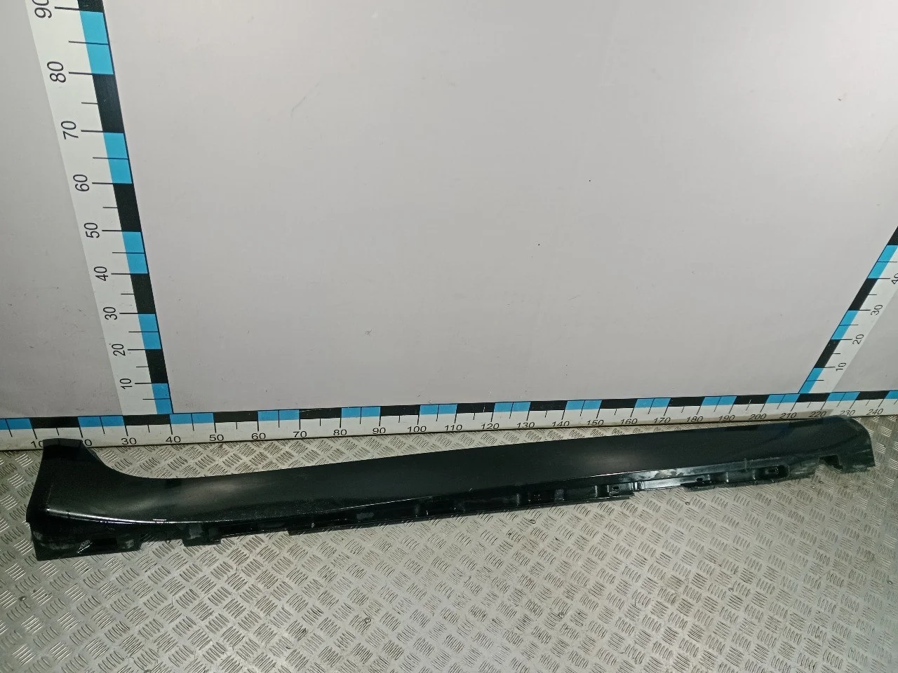 [Б/У] Накладка порога (наружная) правая Jaguar XF - Царапины [Незначительные дефекты] [Код: 00523094 ]