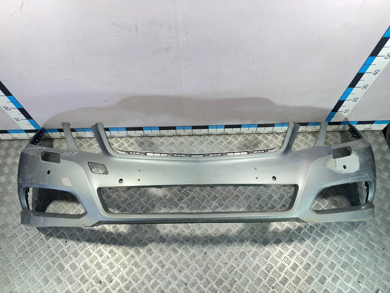 [Б/У] Бампер передний Mercedes Benz W212 E-Klasse 2009-2016 - под омыватель фар / под парктроник [Код: 00525753 ]