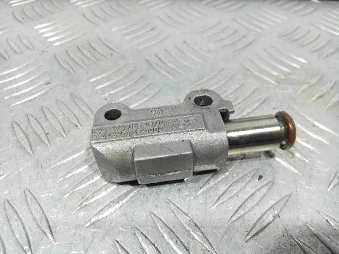 [Б/У] Натяжитель цепи правый [Код: 00524102 ]