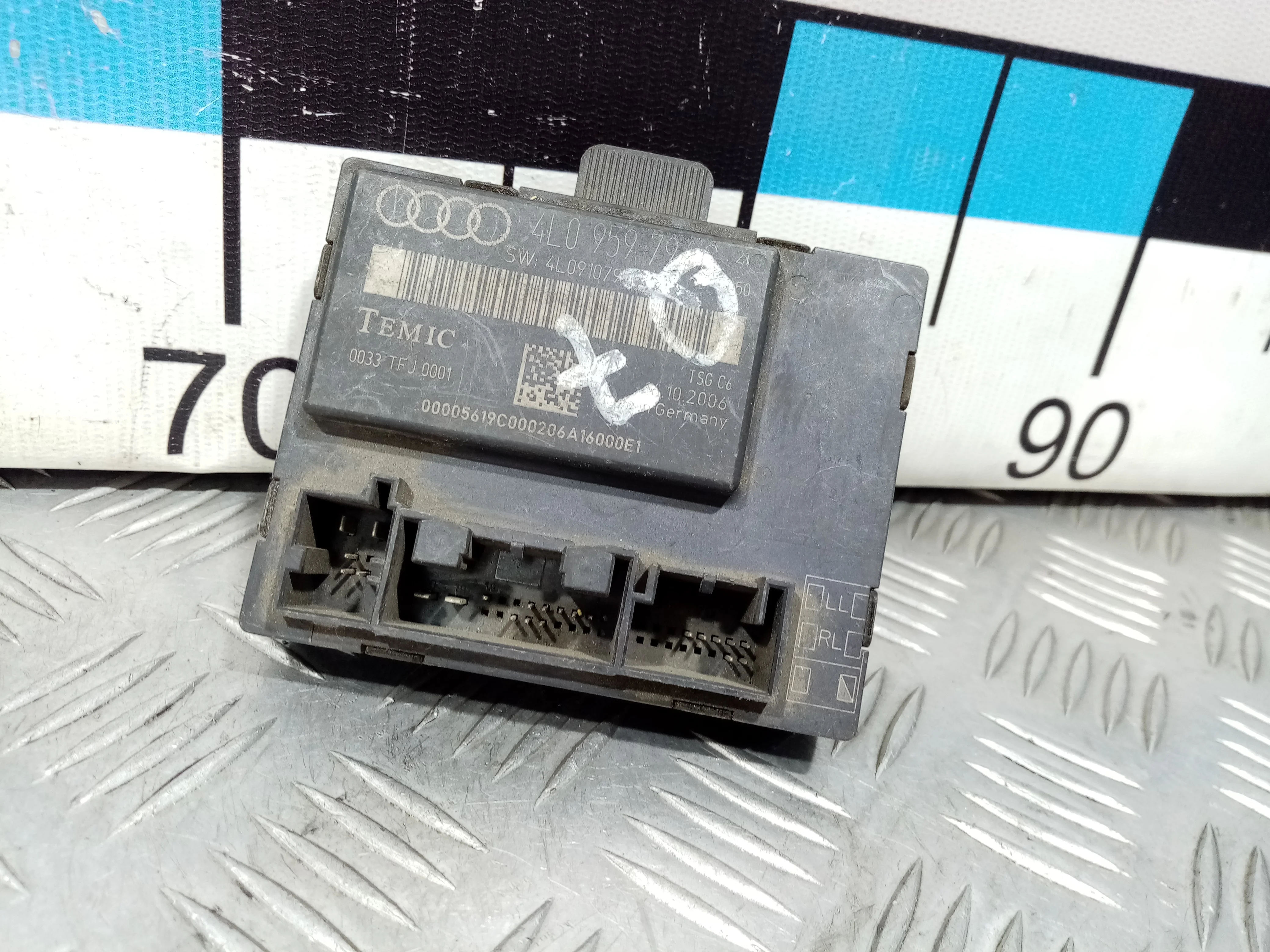 [Б/У] Блок комфорта задний правый Audi [Код: 00400057 ]