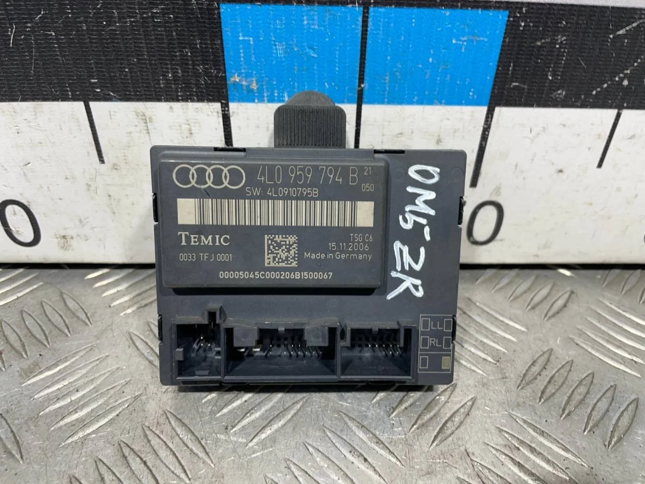 [Б/У] Блок комфорта задний правый Audi [Код: 00525177 ]