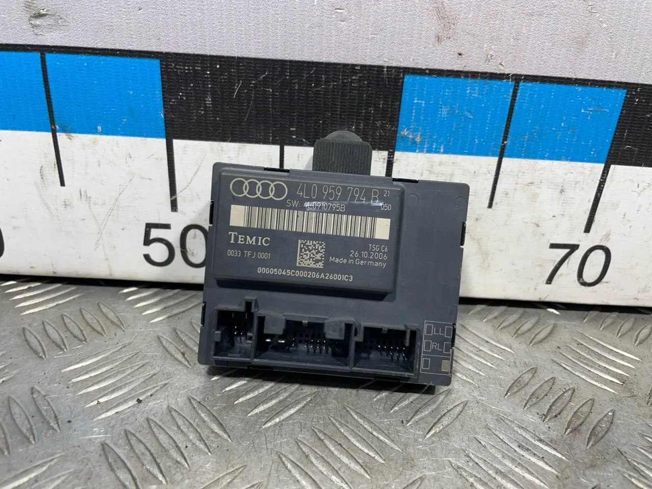 [Б/У] Блок комфорта задний правый Audi [Код: 00525183 ]