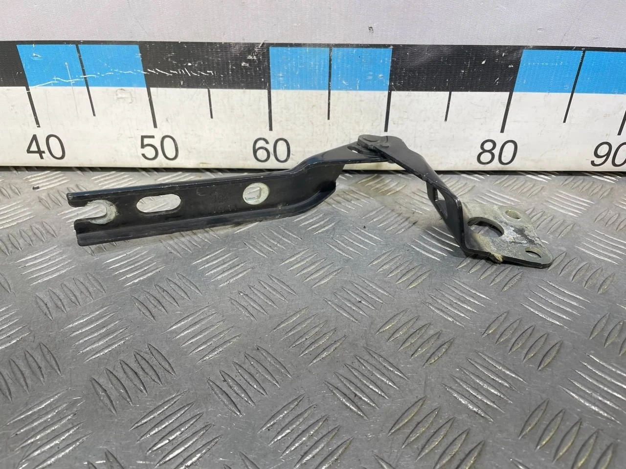 [Б/У] Петля капота левая Skoda Yeti [Код: 00524455 ]