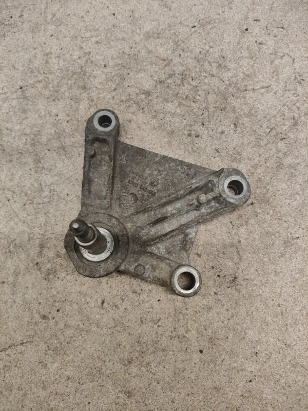 Кронштейн кпп Nissan Almera