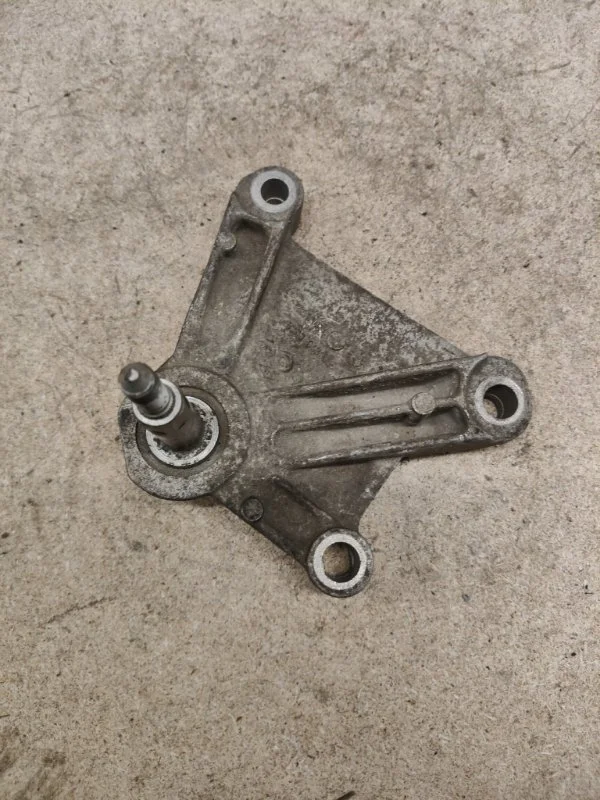 Кронштейн кпп Nissan Almera