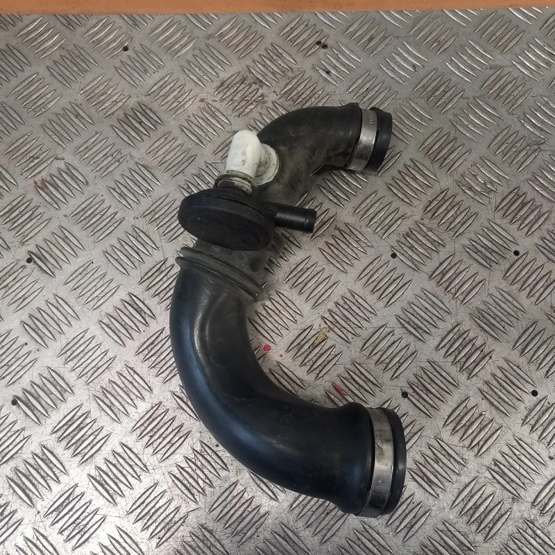 Патрубок воздушного фильтра Renault Logan