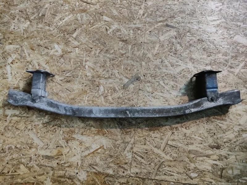 Усилитель бампера переднего Renault Megane