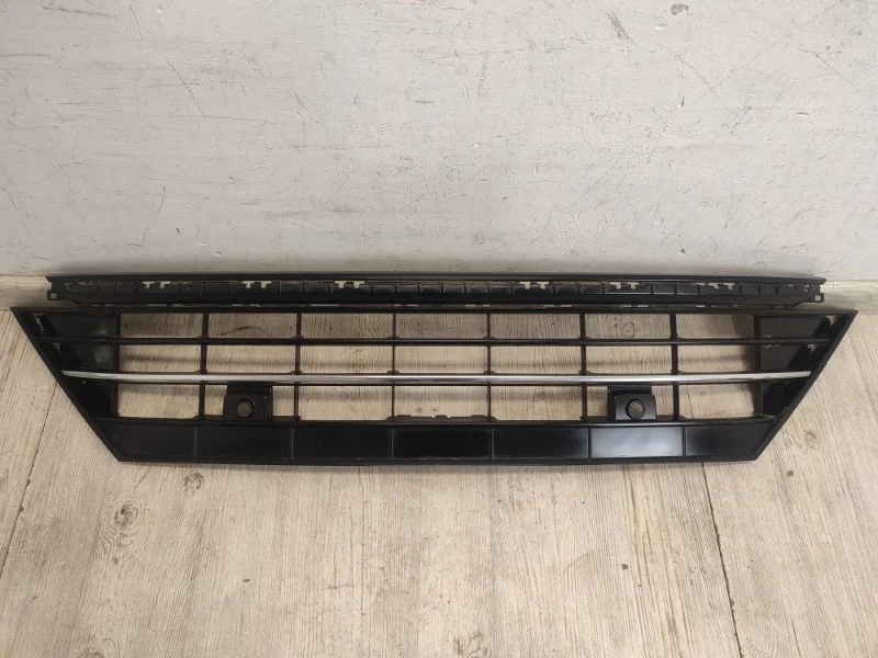 Решетка бампера центральная VW Tiguan 2 2016- AD1