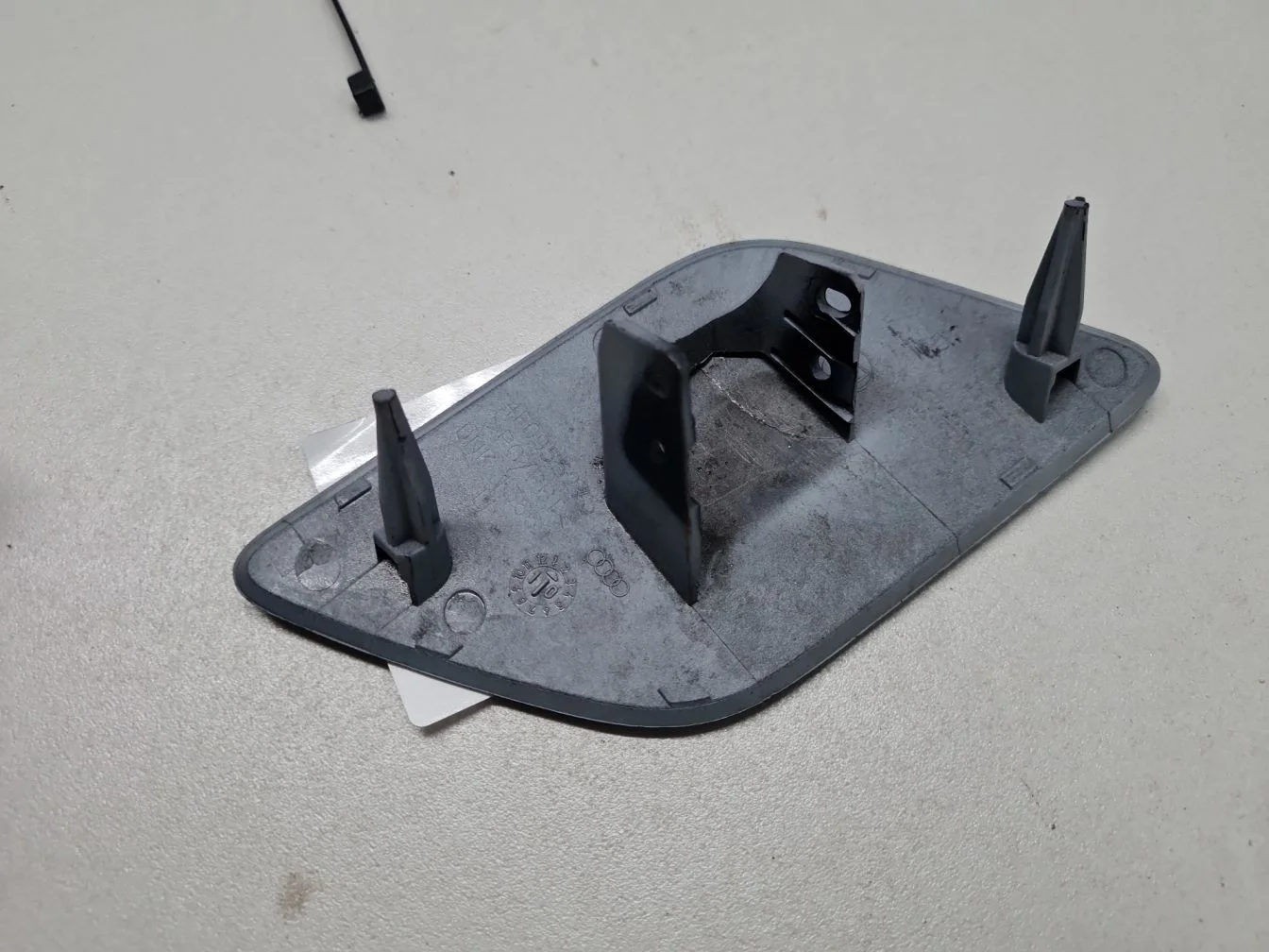 Крышка форсунки омывателя левая для Audi A6 C6 2004-2011