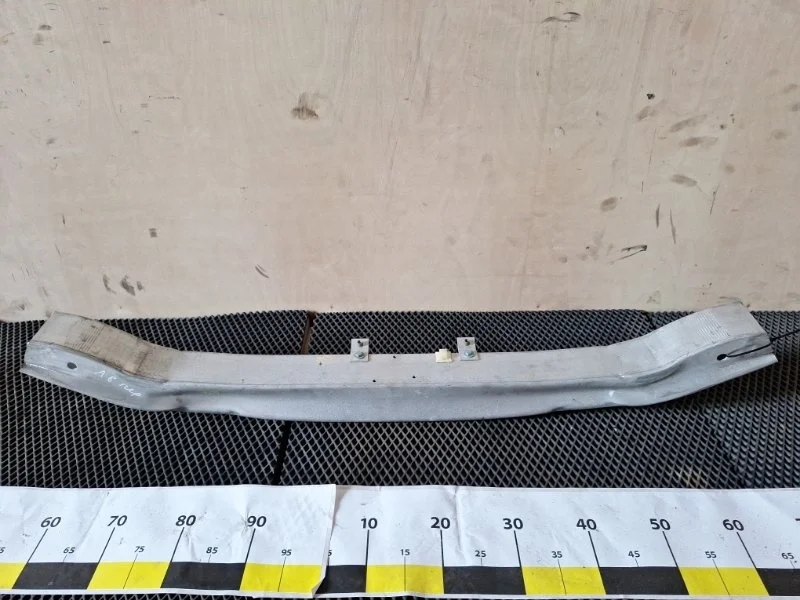 Усилитель бампера Audi A8 2009 4E0807111A D3 BVJ 4.2, передний