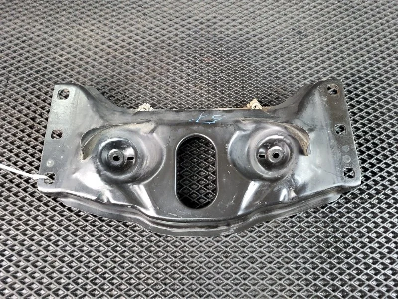 Балка под КПП Porsche Panamera 2012 97037503302 970 M46.20, передняя