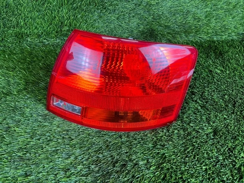 Фонарь задний Audi A4 2006 8E9945096E B7 BWE 2.0T, правый