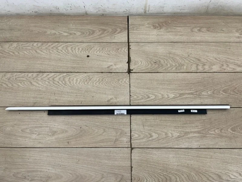 Накладка стекла двери Audi A7 2011-2018 4G8