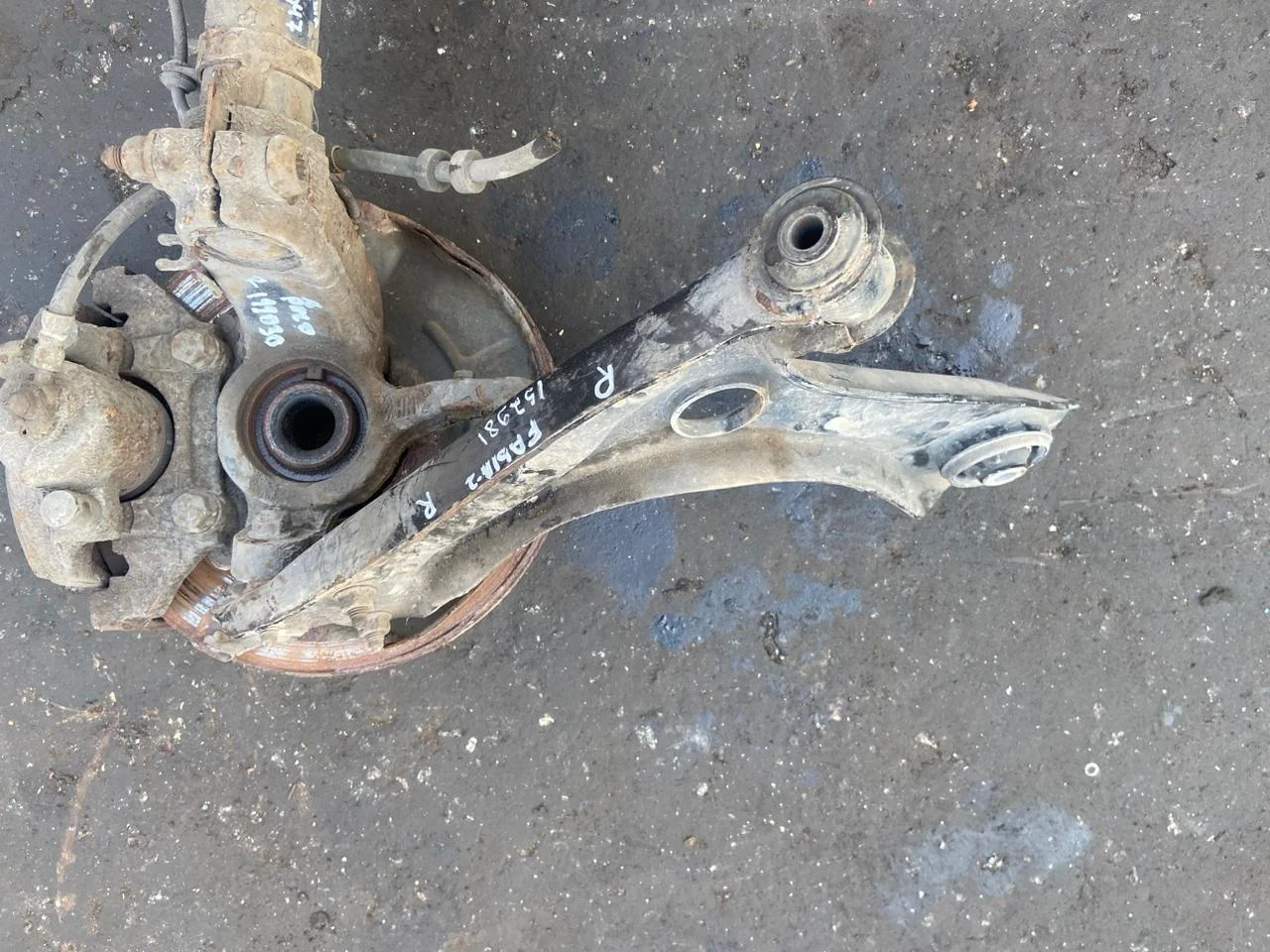 Кулак поворотный AUDI A1, SKODA RAPID, FABIA 2, VOLKSWAGEN POLO 1,6 2010- без рогов правый 256мм б/у A1(2011-2014);FABIA 1(2000-2006);FABIA 2(2007-2015);POLO(2010-;RAPID(2013-