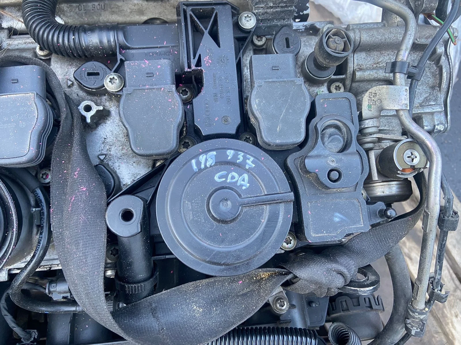 Маслоотделитель системы вентиляции картера AUDI A3, A4 8K, SKODA OCTAVIA 1Z, VOLKSWAGEN GOLF 5/5+/6, JETTA5/6, PASSAT B6/B7/CC, TIGUAN 1,8 CDAA 2004- гбц б/у A3(2004-2013);OCTAVIA 1Z(2004-2012);GOLF 5(2004-2009);PASSAT B6(2005-2010);PASSAT B7(2011-2015)