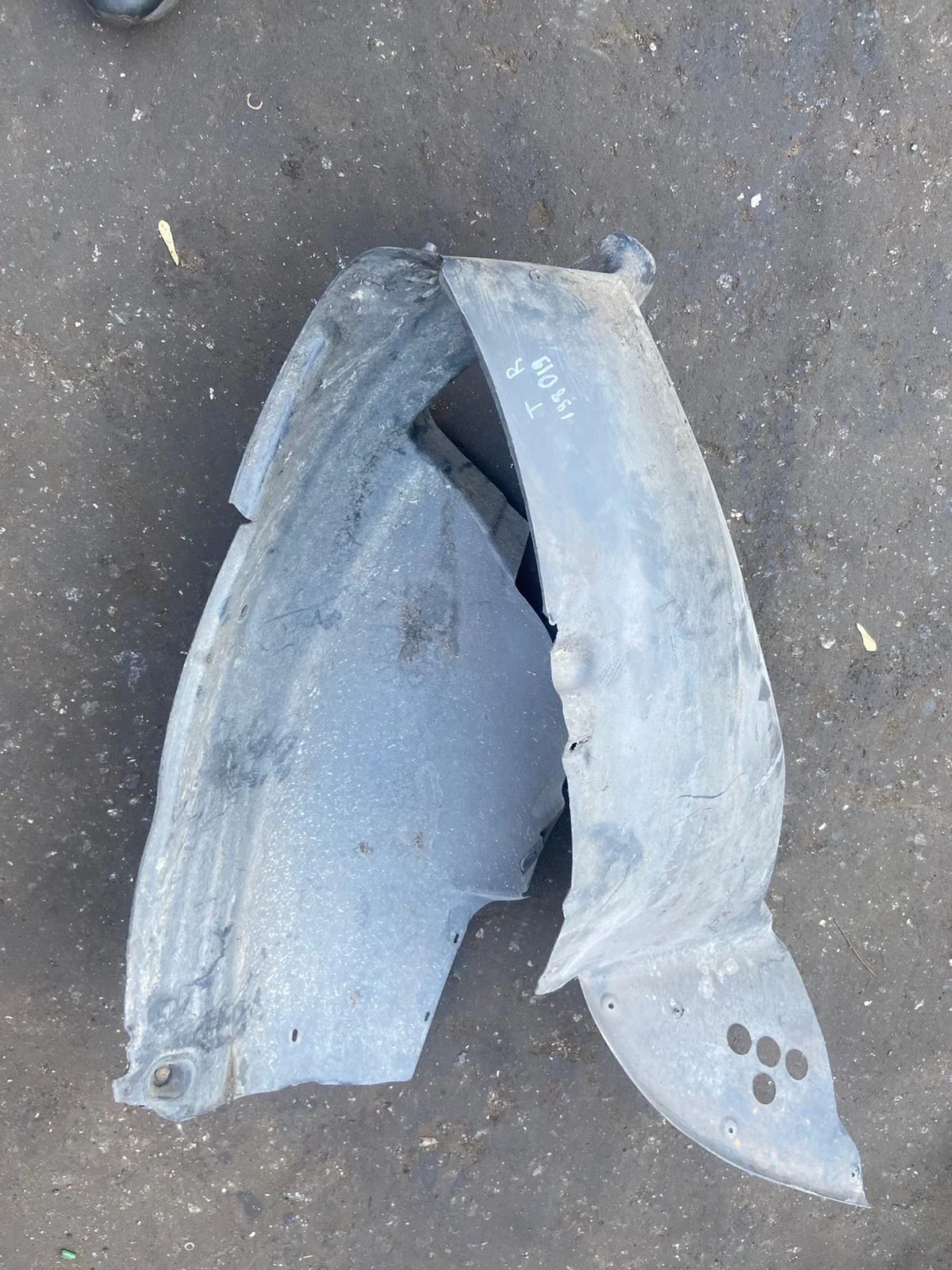 Подкрылок, локер VOLKSWAGEN TRANSPORTER T5 2003- передний правый б/у TRANSPORTER T5(2003-2015)