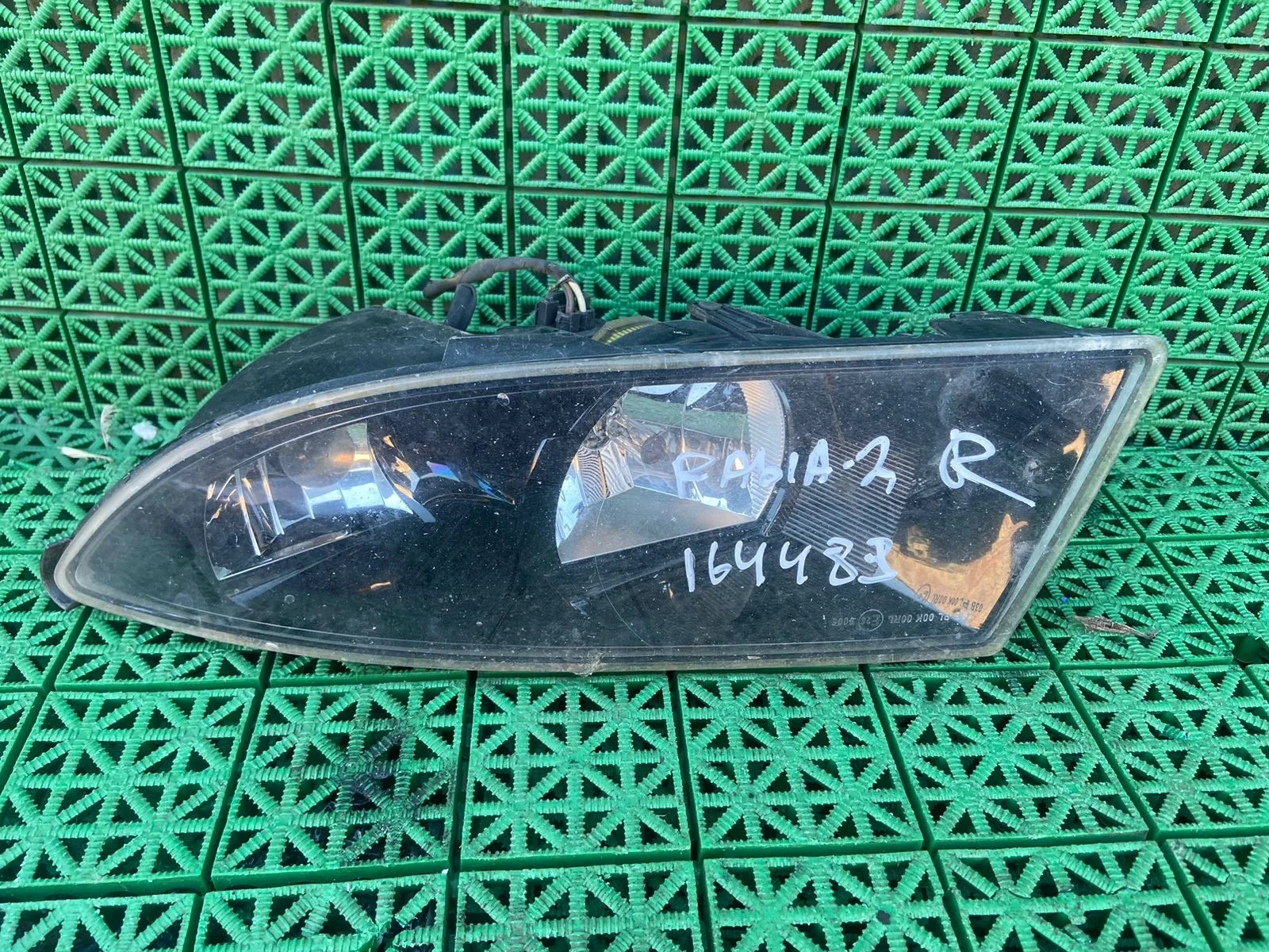 Фара противотуманная птф SKODA FABIA 2, ROOMSTER 2011- треугольная левая б/у FABIA 2(2007-2015);ROOMSTER(2007-2015)