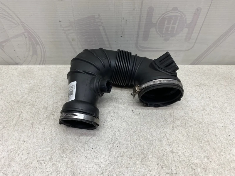 Патрубок воздушного фильтра Mercedes-benz W204