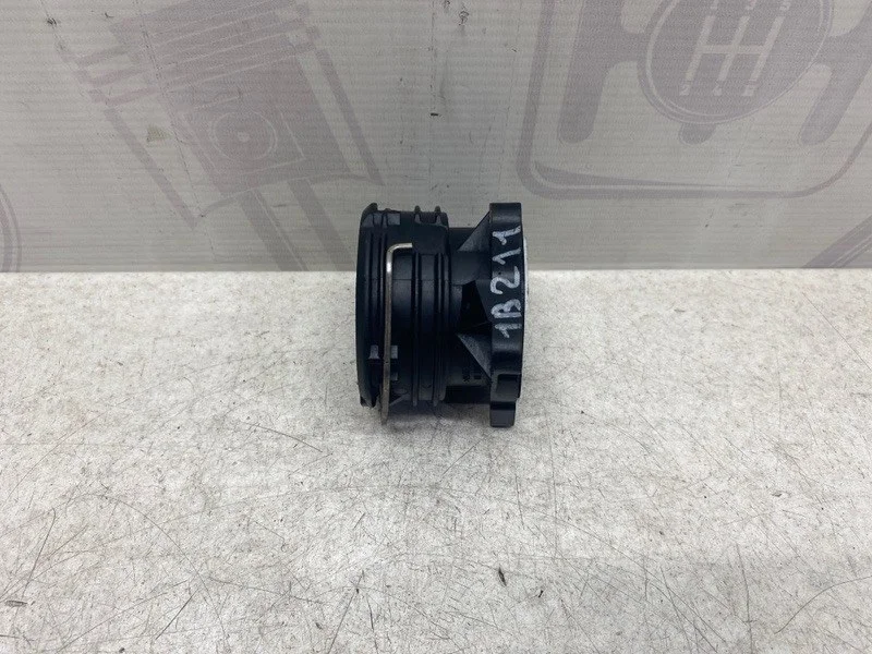 Промежуточный фланец перед дросселем Mercedes-benz W211