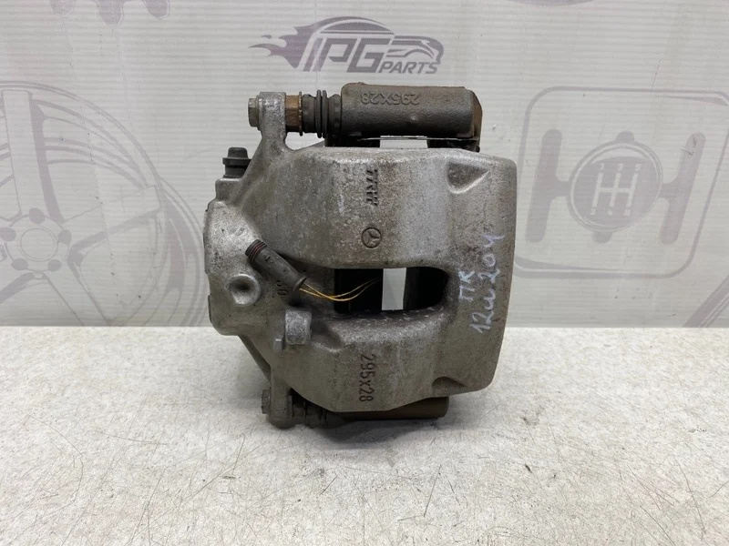 Тормозной суппорт передний правый Mercedes-benz 2008 W204