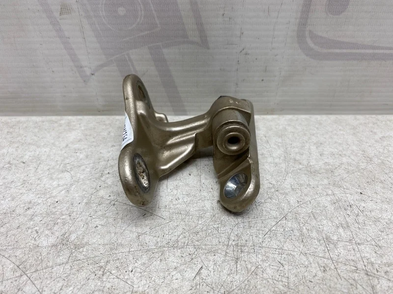 Петля правой двери верхняя Mercedes-benz ML 2005 W164