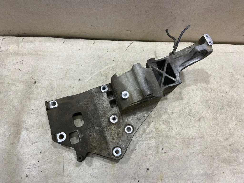 119105X00A Кронштейн кондиционера Pathfinder R51