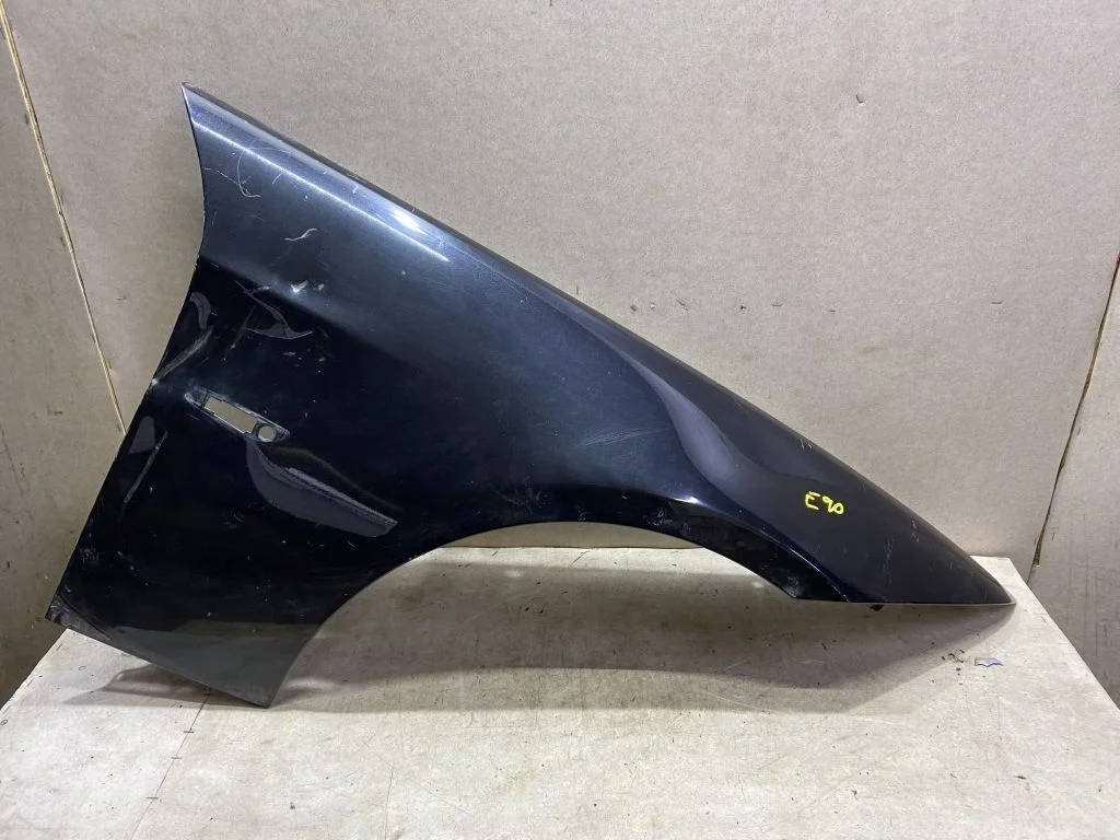 Крыло переднее правое BMW E90