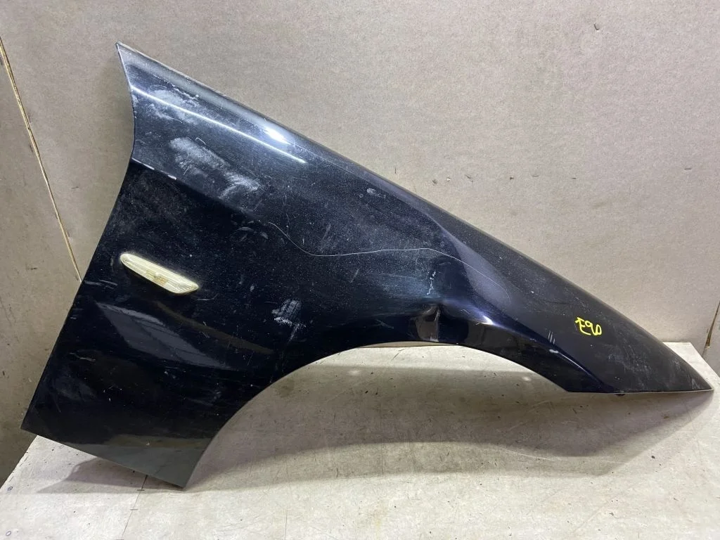 Крыло правое BMW E90 LCI дефект