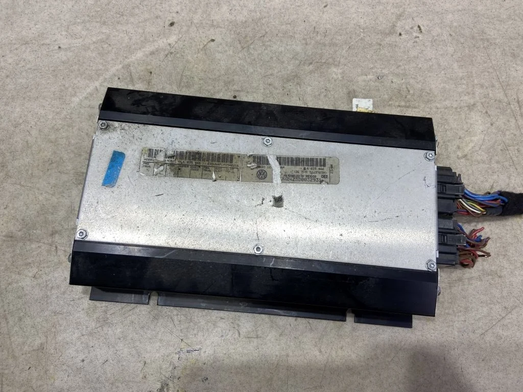 Усилитель звука VW Touareg 1 7L6035466