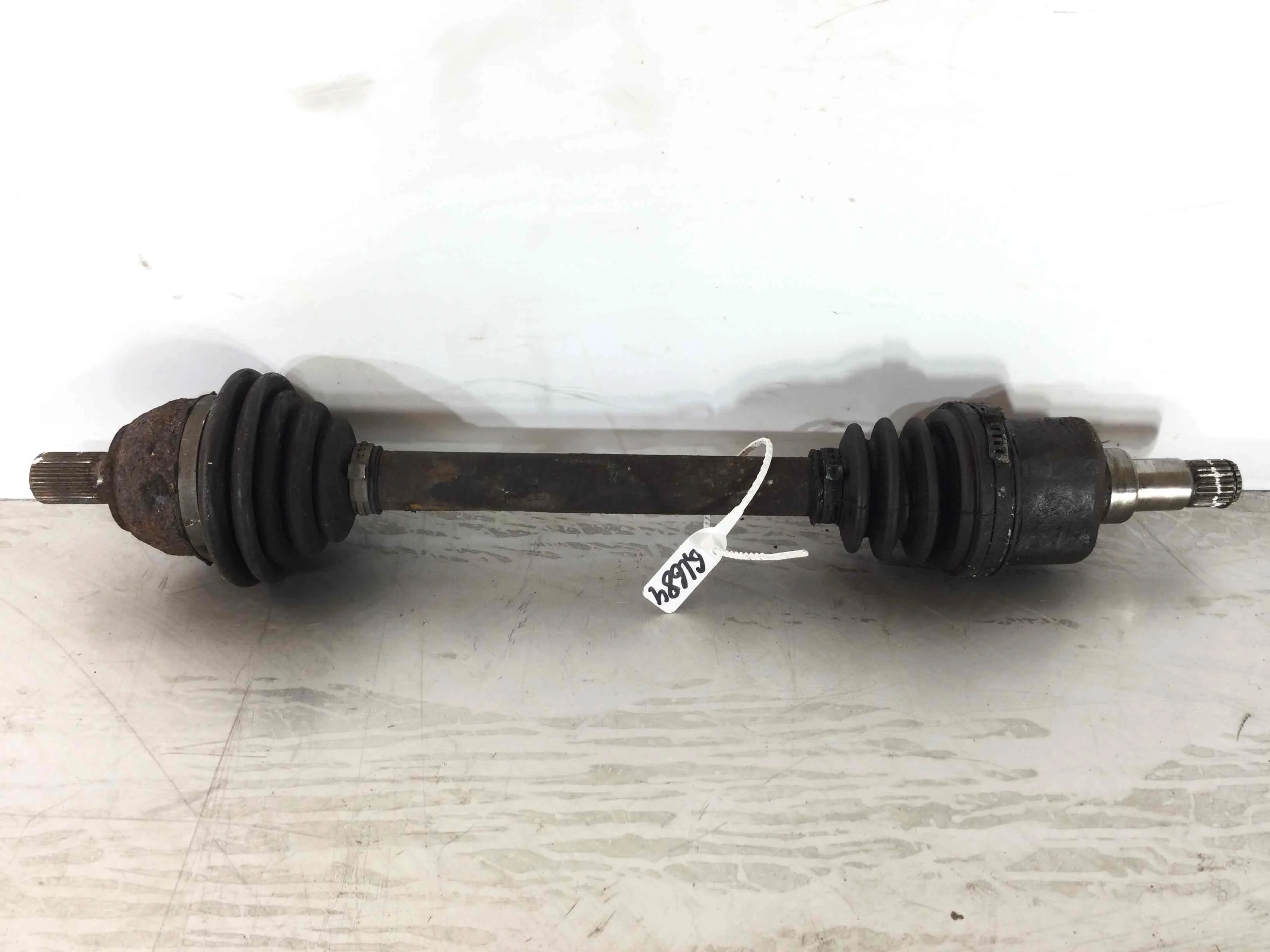 Полуось передняя левая (приводной вал, ШРУС) Ford Focus 2 поколение (2005-2008) бензин 1.6 i Механика Х/б