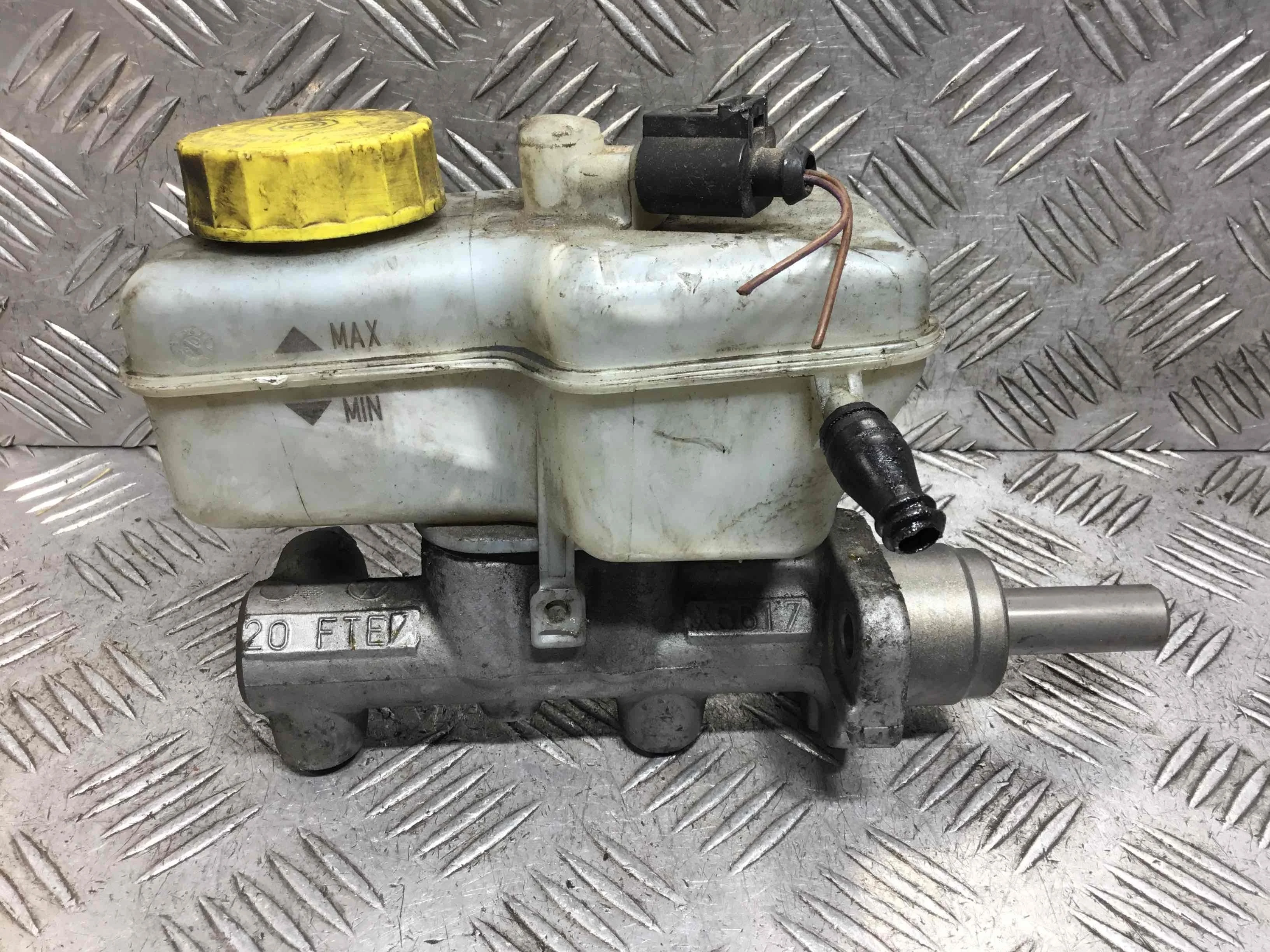 Цилиндр тормозной главный SEAT Ibiza 3 поколение (2001-2006) бензин 1.4 i Механика Х/б