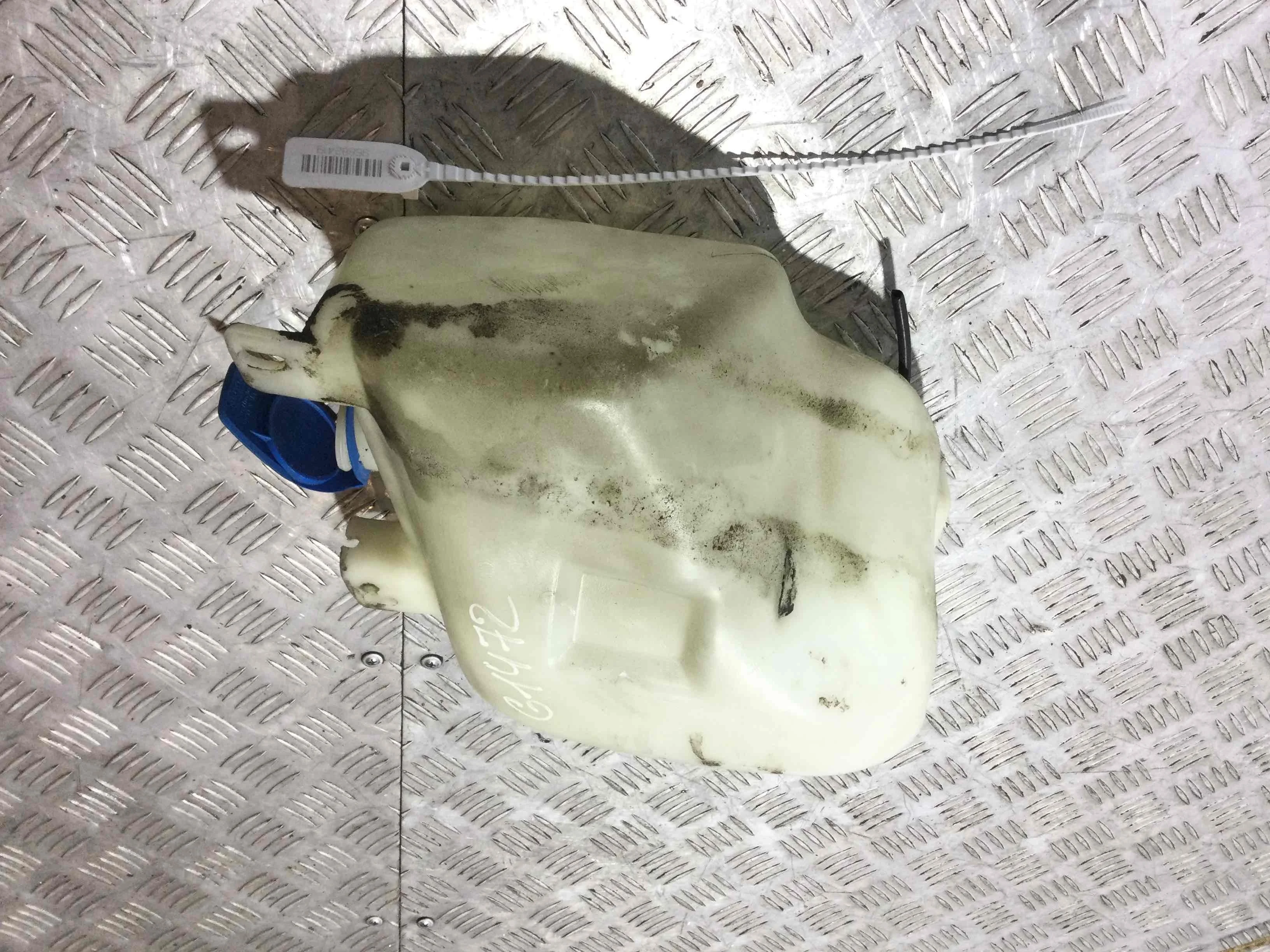 Бачок омывателя Volkswagen Golf 3 поколение (1991-1997) бензин 1.6 i Механика Х/б